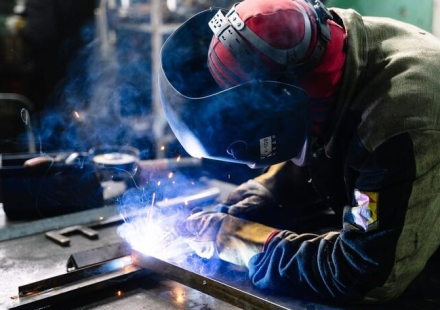 Mengenal Jasa Las dan Berbagai Pekerjaan Besi Custom