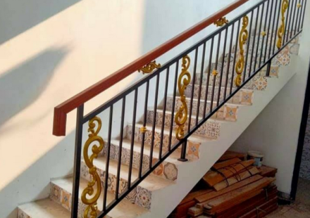 Memilih Railing Tangga yang Aman dan Sesuai Desain Rumah